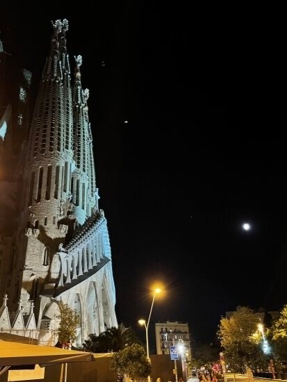 Sagrada Familia under the full moon.